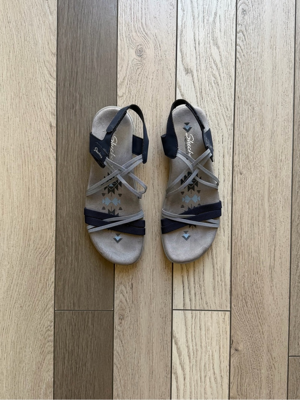 Skechers Women’s Grey and Navy Strappy Slingback Sandals size 9